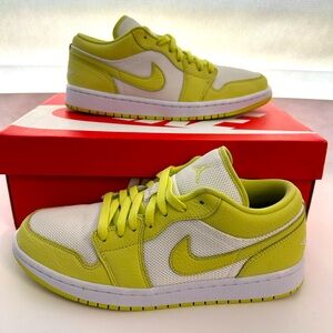 Air Jordan 1 Low “Limelight” woman’s Size 11/Mens 9.5
